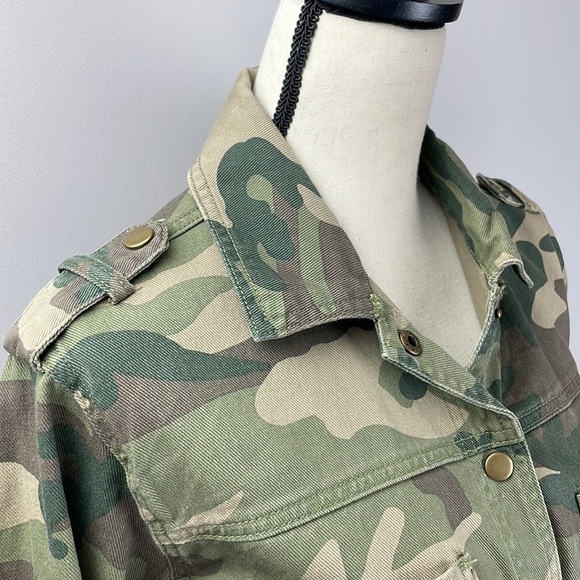 NWT Forever 21 Camo Jacket SZ S Lightweight Full Metal Button Down - Picture 6 of 11